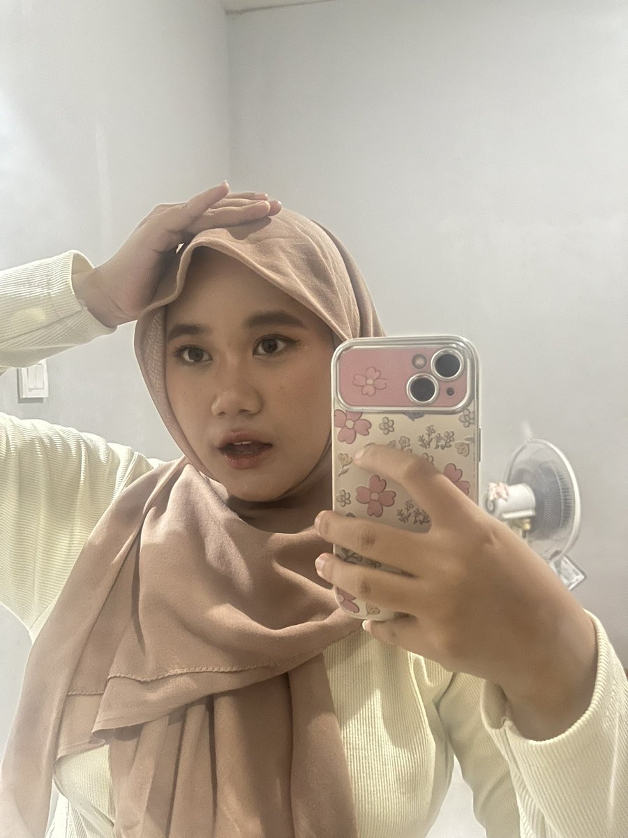 dhewyza's tweet photo. 4 dari ratusan fotooo make up gabut, kenapa sih make up gabut ga kemana2 selalu bagus hasilnya 😭👎🏻 https://t.co/WdHPoEVmWW