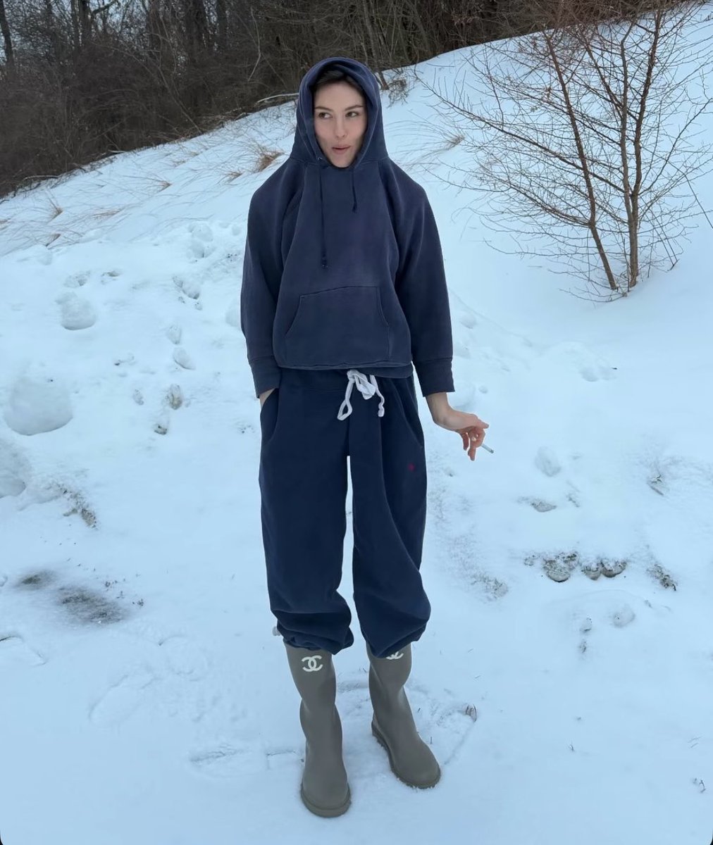 emma 𝜗𝜚˚⋆ tweet media