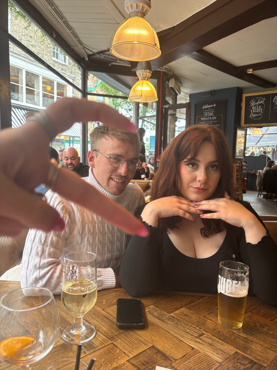 indizzlemoney's tweet photo. @fknmolly Yes across the table right now https://t.co/tBKLPaJ4Zy