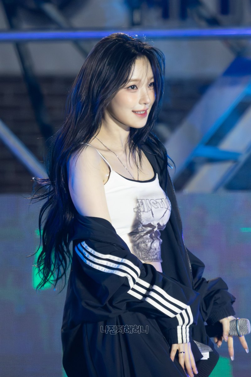 나진지해허니 tweet media