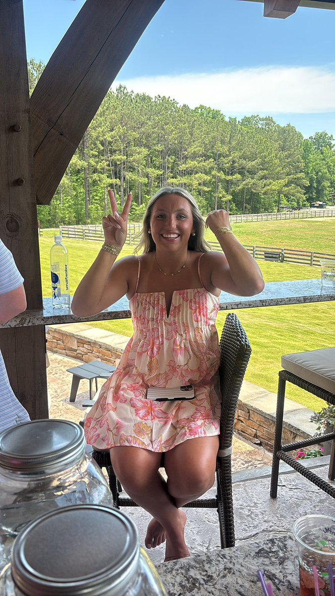 GaylesBlake's tweet photo. So happy to celebrate Emerysn and her graduation 👩‍🎓!! Wishing her the most success in her future volleyball and academic endeavors 🏐 !! Phenix city is losing a good one 😓💔 Stay blessed!! 😇 🙏 https://t.co/V1qCd2ohAw