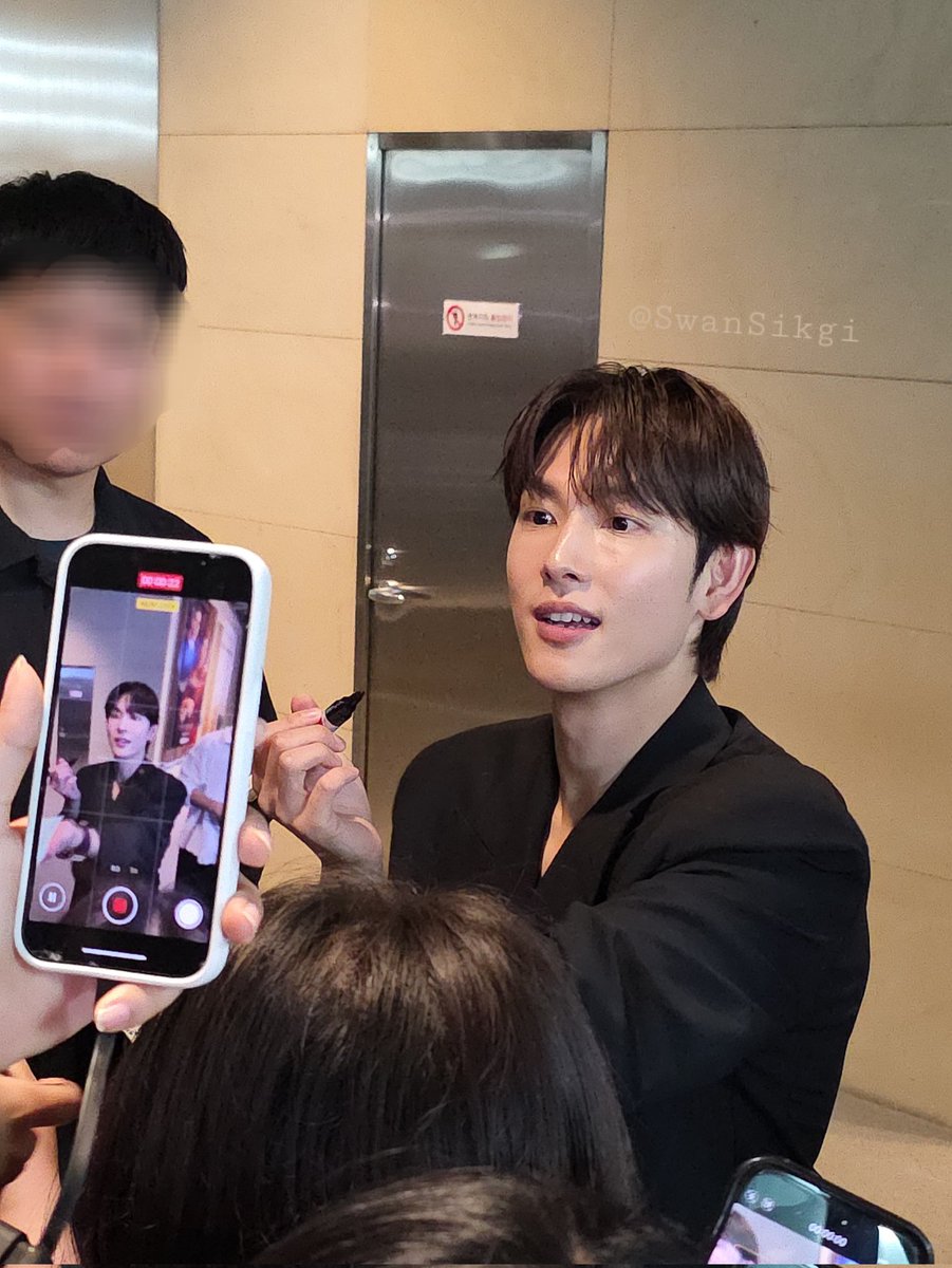 swholix tweet media