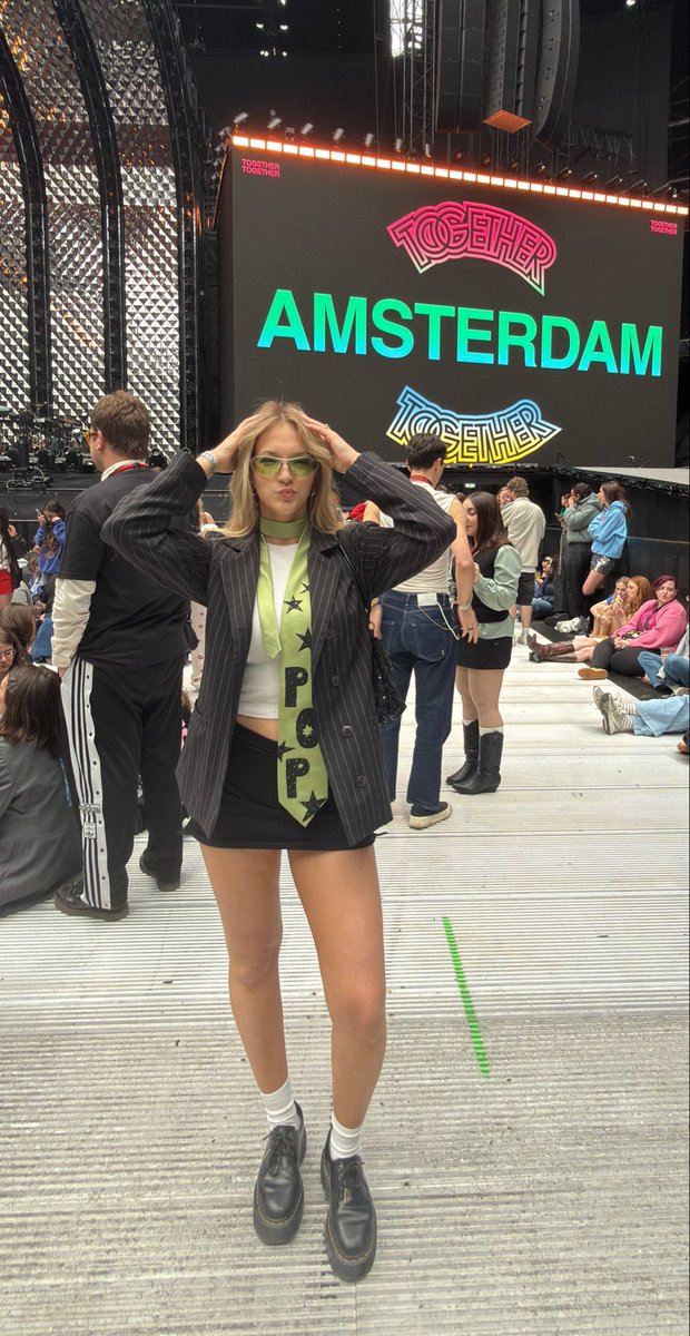 oliwka 💋🪩 | met harry tweet media