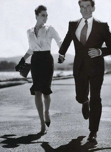 SageMascul13138's tweet photo. A womans life is spent waiting for men to make a move. She is the receptor to your actions. 

You seduce; she plays along. 

You dominate; she submits. 

You lead; she follows. 
This is the mating dance. https://t.co/ALs8ml4EWe