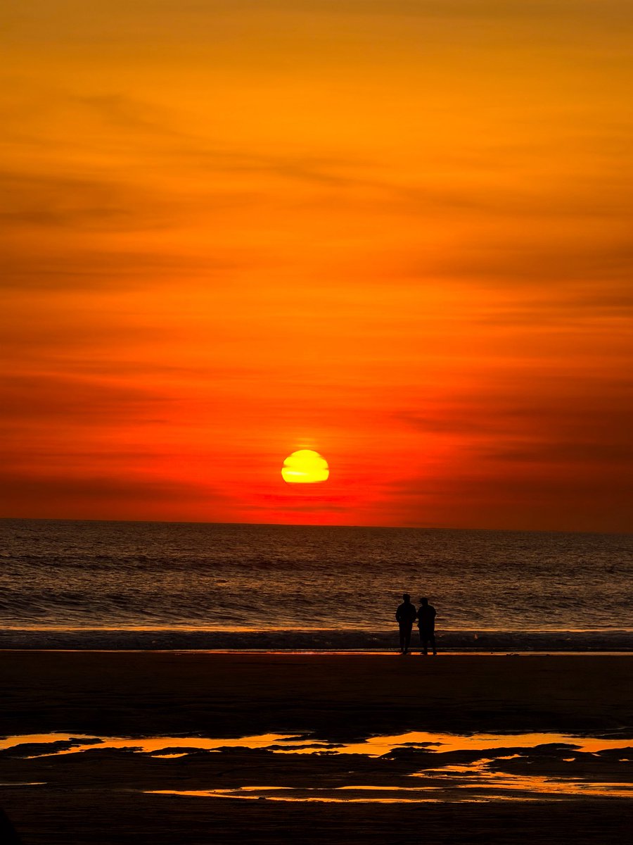 BliputuXXX's tweet photo. @mechnclgrl Sunset at the Bali beach https://t.co/4wtaaH3n7S