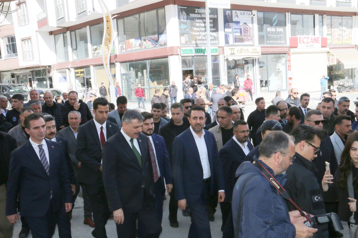T_Bedirhanoglu's tweet photo. 📍Adilcevaz’dayız…

İçişleri Bakanımız Sayın @mustafaciftcitr, Valimiz Sn. @ahmetkarakaya37, İl Başkanımız @EnginGunceoglu ve il protokolümüz ile birlikte Adilcevazlı hemşehrilerimiz ve değerli esnafımızla bir araya gelerek gönül gönüle sohbet edip talep, öneri ve görüşlerini dinledik.