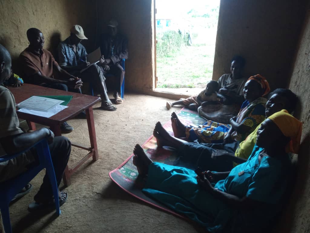UgandaKal's tweet photo. #DistrictKALNetworks Members of  Rwensinga Group of Rakai District KAL Network meeting to discuss the issue of KAL Community Savings and Support Fund account opening at one of the members office. Women-led CBOs are the heartbeat of resilient communities. @UN_Women @unwomenuganda https://t.co/kz8q3o89hN