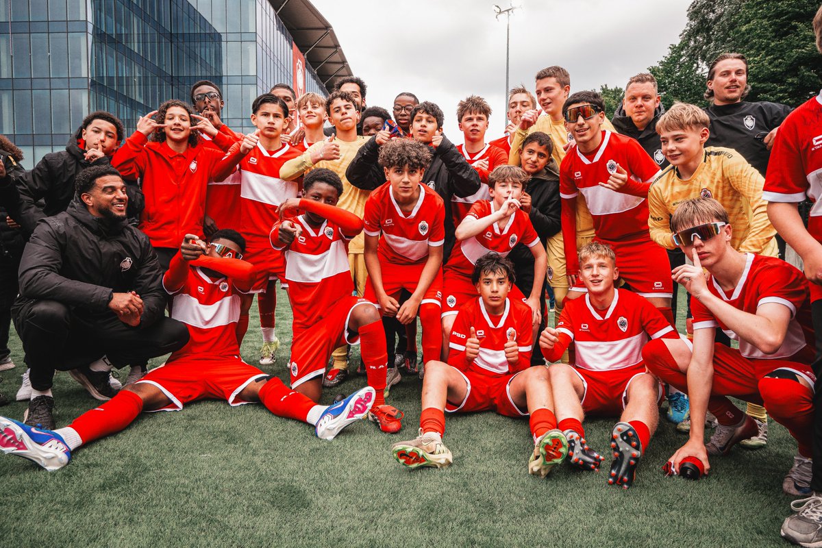 official_rafc's tweet photo. 🏆 𝐔𝟏𝟒 𝐊𝐀𝐌𝐏𝐈𝐎𝐄𝐍 🏆

Onze youngsters wonnen op de allerlaatste speeldag met 4-2 van Anderlecht en pakken zo de titel! 👏😍 #RAFCjeugd https://t.co/bDionEHgSE