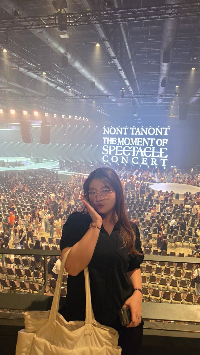 akladlek's tweet photo. ฟังสดครบ 2 บั้มแล้ว ปล่อยเพลงใหม่ต่อได้เลยค่า 💙
#NONTTANONT_MOMENTDAY
#THEMOMENTOFSPECTACLECONCERT
#NONTTANONT 
#LOVEiSSHOWBiZ 
#LOVEiSENTERTAINMENT https://t.co/qq4fNwpfRZ