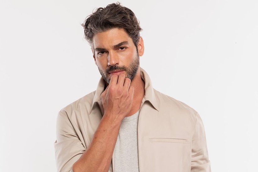 likepine6's tweet photo. Bu dört oyuncuyu Netflix'teki yeni dizide görmek istiyorum!! @netflixturkiye @timsbitv 
#sukruozyildiz #cemregumeli #mertyazicioglu #ilaydacevik #fatvius #orhan #netflix https://t.co/oJ8Oa1VUX3
