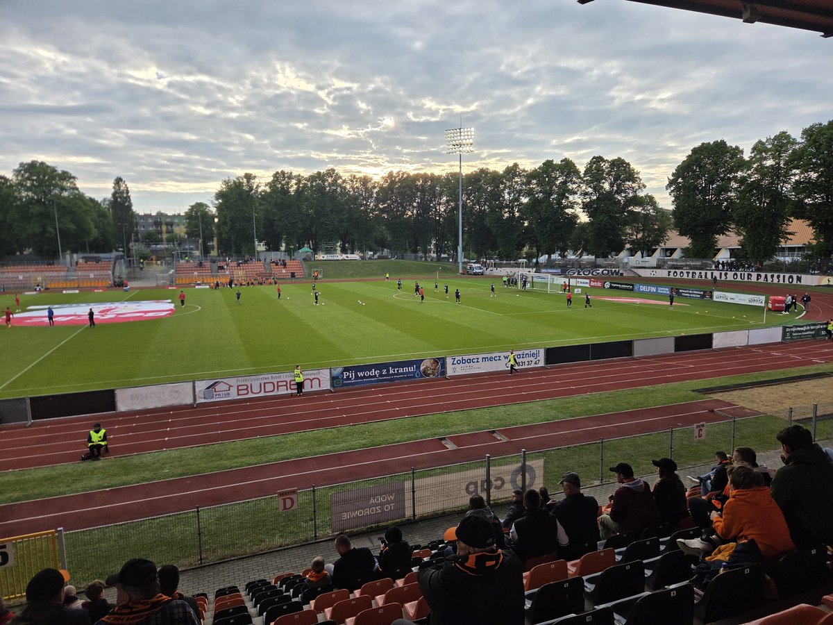FootballSimon77's tweet photo. Mecz 33. Kolejki @_1liga_! @ChrobryGlogowSA podejmuje @znicz_pruszkow! Pomarańczowo-Czarni walczą o strefę barażową i nie wyobrażam sobie innego wyniku jak zwycięstwo Głogowian! #pierwszaligastylżycia #CHRZNI https://t.co/XorKRsgJJS