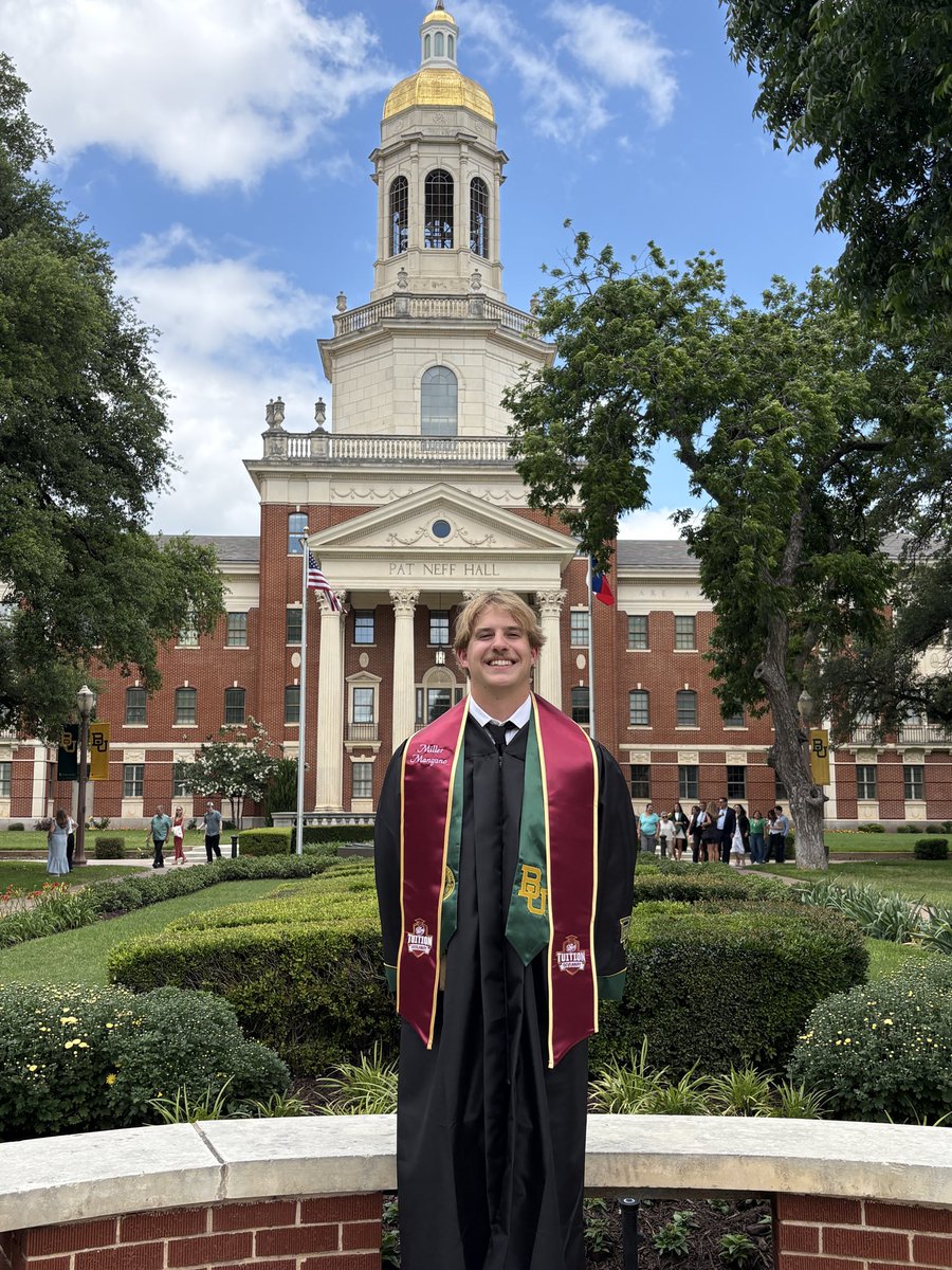 kdpearl's tweet photo. Congrats to Miller!  BS in Neuroscience
#baylorgrad #drpeppertuition https://t.co/7pVjUixG7s