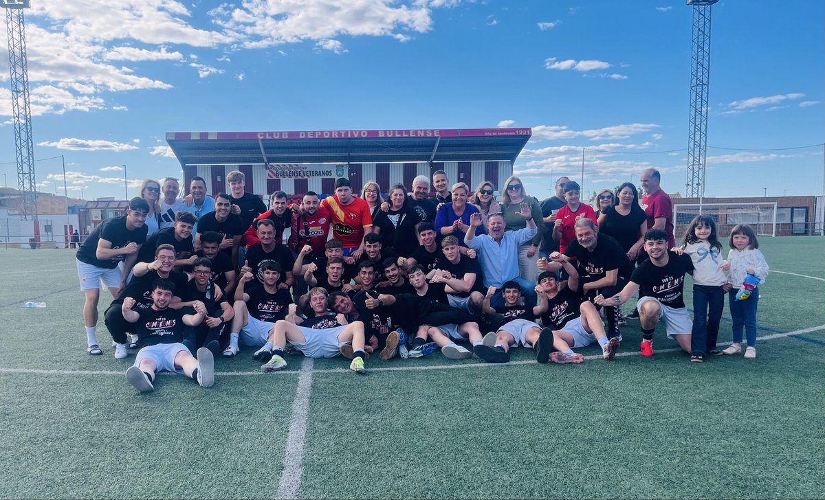 BullasDeportivo's tweet photo. 🔴ASCENSO PRIMERA AUTONÓMICA⚪️

El filial consigue ser CAMPEÓN de la Liga Sub23 y consigue el ASCENSO A PRIMERA AUTONÓMICA ❗️

Enhorabuena EQUIPAZO ⚽️ El fútbol de Bullas vive uno de sus mejores momentos 👏👏

#SentimientoDePertenencia https://t.co/bKwZxfLyaG