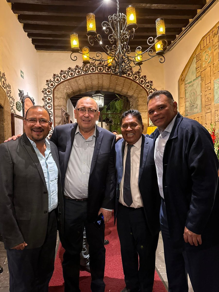 DavidGamaP's tweet photo. Agradezco profundamente la invitación por motivo de su cumpleaños de mi amigo y lider el Senador @manuelanorve por permitirme acompañarlo en momentos tan especiales junto a su familia y amigos. 

Le deseo salud, éxito y muchos motivos para seguir celebrando. https://t.co/Dk5es2T3H7