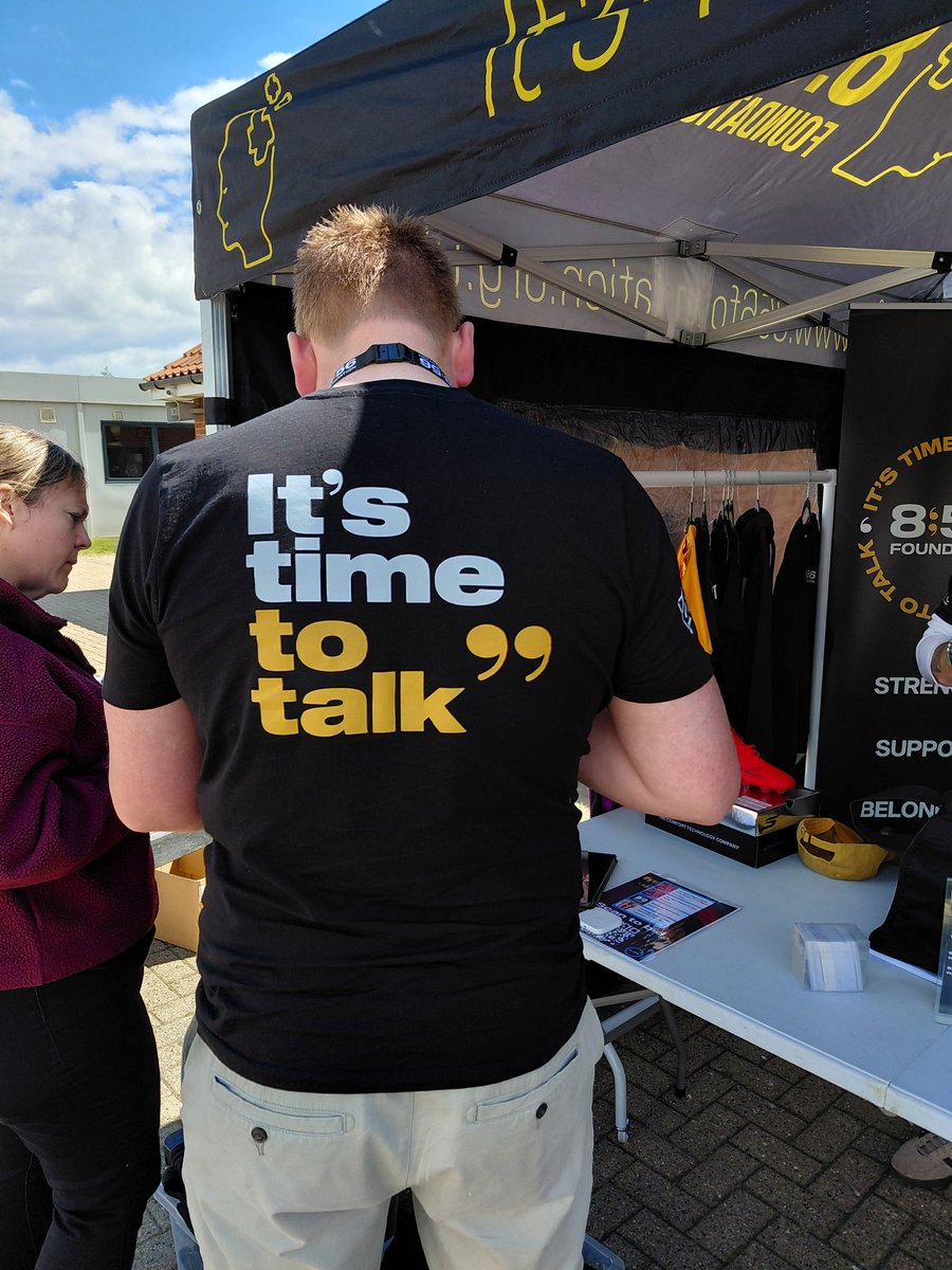 moongazerale's tweet photo. Lovely to pop along to @DerehamTown today as they hosted @856foundation . A great match ( won 6 5 by 856) but raising awareness of #mentalhealth and raised £1000. Thanks all involved for donating time, money and kindness #Timetotalk . We will see if you can beat us next year 👍 https://t.co/K1bbhRoN0h