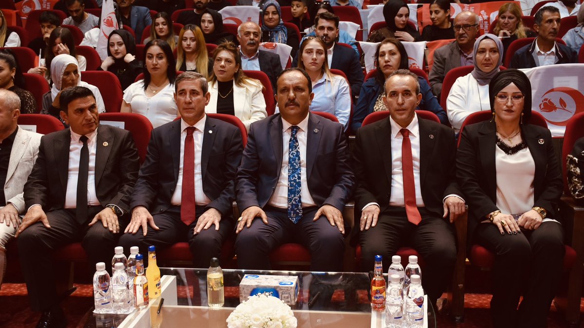 RecepEr_72's tweet photo. 📍Batman İl Kongresi

12.olağan Batman İl kongremizi büyük coşku ve yüksek katılımla gerçekleştirdik.
Yeni seçilen Arkadaşlarımızı tebrik eder, başarılar dilerim

#BirliğinVeKardeşliğinKalesi
#BüyükBirlikPartisi https://t.co/oH6IvNo4RI
