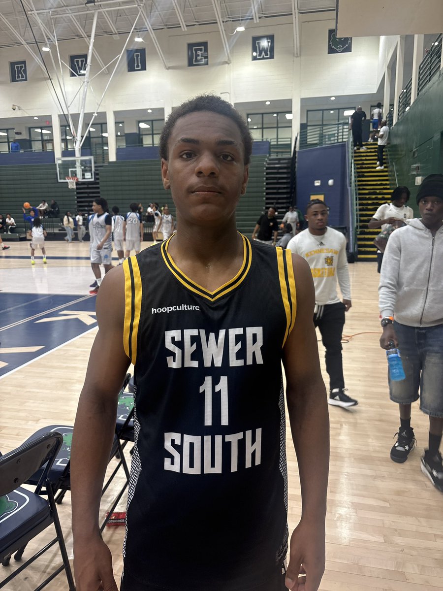 OntheRadarHoops's tweet photo. Elijah Ballard is a strong guard with the tools to play and defend multiple positions. A true competitor on both sides of the floor as he checks all the boxes as an efficient passer, shooter, and rebounder. He made big plays all night to keep his team alive. A true ball hawk! https://t.co/EzhMas942b
