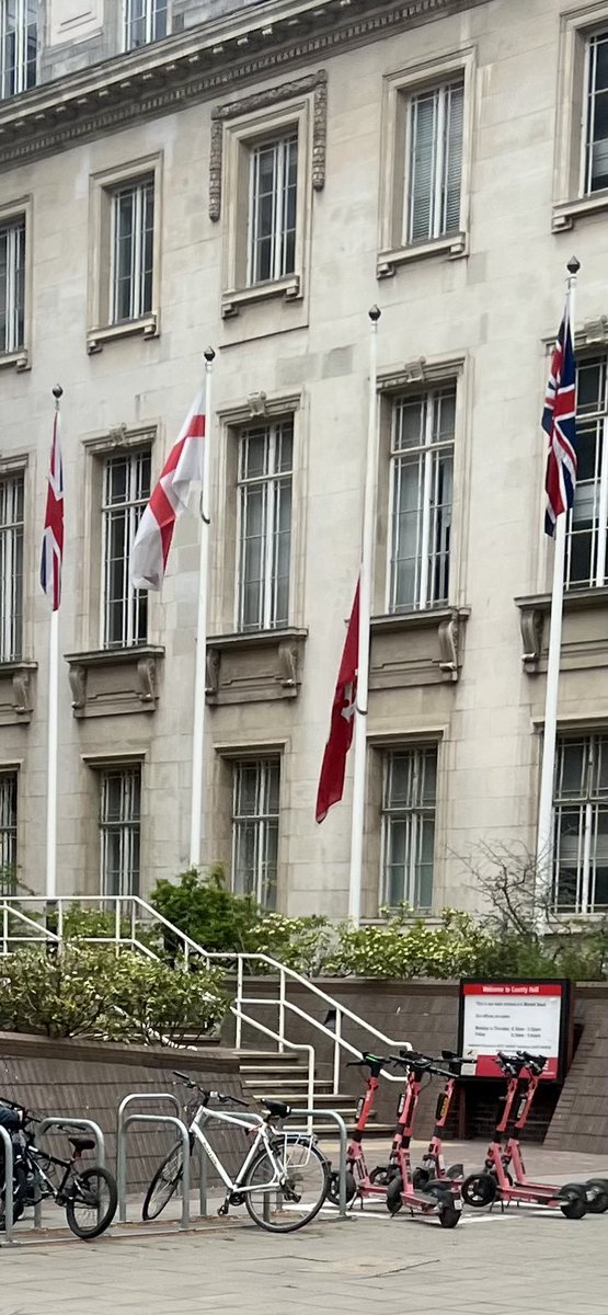 markharnell's tweet photo. @Essex_CC Why is the council flag flying at half mast, @Nigel_Farage Are they in mourning?🤣😆🤭 https://t.co/mcnn8v3nCT