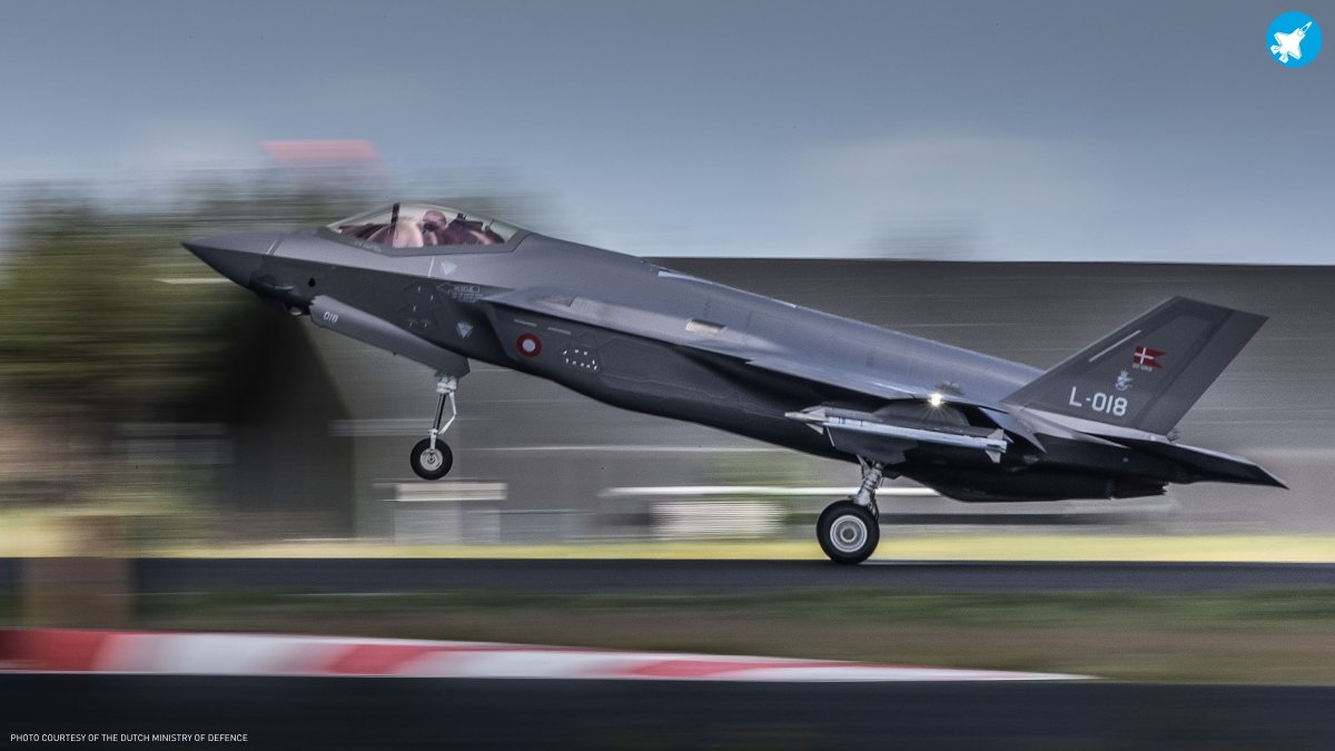thef35's tweet photo. Different nations. One 5th Gen force.⚡

Danish F-35s are in the Netherlands for the first time for the international Weapons Instructor Course, where allied pilots and operators train together to sharpen tactics and strengthen readiness across Europe. https://t.co/7k4sTswwMA