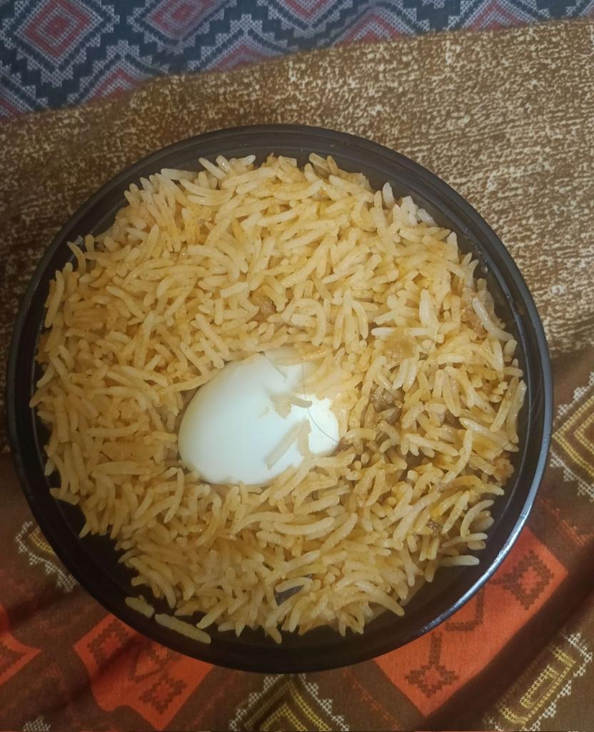 iamjayanta12's tweet photo. @eatsurenow Ordered biryani. Hair found in food, complained in chat support, but your agent isn't resolving the issue at all. Kindly resolve the issue. Order No. 219901012 https://t.co/bzW6E9WNBK
