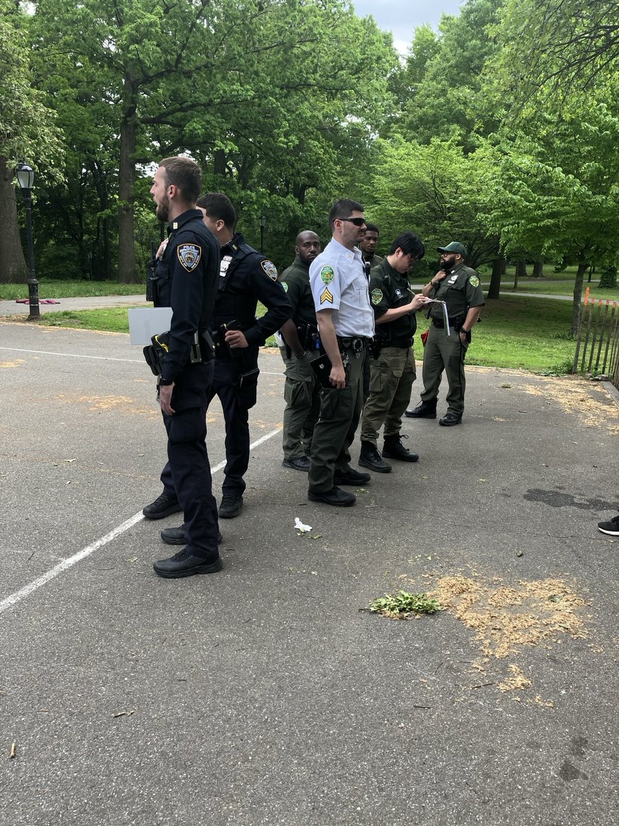 NYPD 104th Precinct tweet media