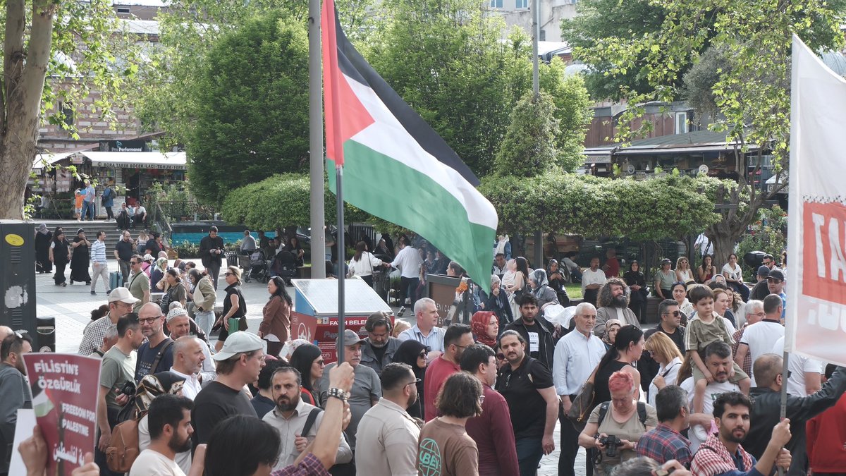 bingencfilistin's tweet photo. Nakba 78 yıldır sürüyor, direniş sürüyor! 
Siyonist işgale karşı Filistin halkı intifadayı 78 yıldır büyütüyor, evlerinin anahtarlarını 78 yıldır geri dönmek için tutuyor. 
Yaşasın halkların intifadası 
Yaşasın Nehirden Denize Özgür Filistin! https://t.co/kTzVRRvR6U