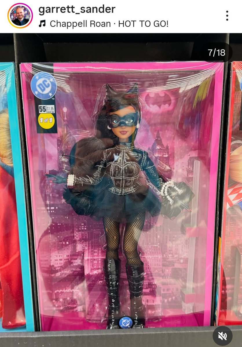 ElproprioElvio's tweet photo. The way I actually like the mini dolls faces wayyy better than the big ones (if only the clothes weren't so tragic ugh💔)

But anyways, thoughts:
Loveee the boxes
Supergirl is so ugly
I don't like Ivy eyebrows 
Catwoman is my fav in both big and mini form, love her https://t.co/2n1tV4E8YM