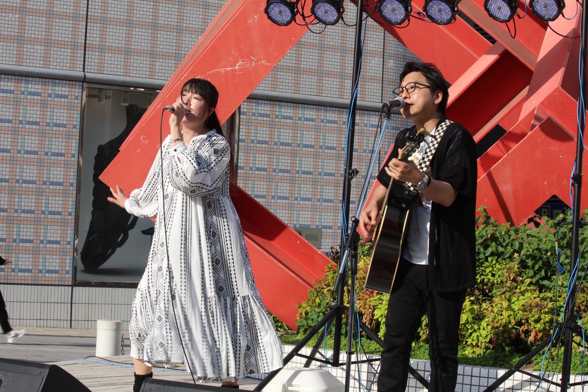 MAKi_nAKAHARA's tweet photo. 「Voice! Voice! Voice!」に万貴音出演しました！

応援ありがとうございました🎶

セットリスト
・アンケート
・Happy Hungry!
・ほしのねがい
・じゃんごーじゃんごー！

K.S.K.projectさんと📸
MKNってしてくれてる😭

20周年ライブの宣伝たくさんしてくださり、ありがとうございます🙇‍♀️ https://t.co/Ws8lW86qze