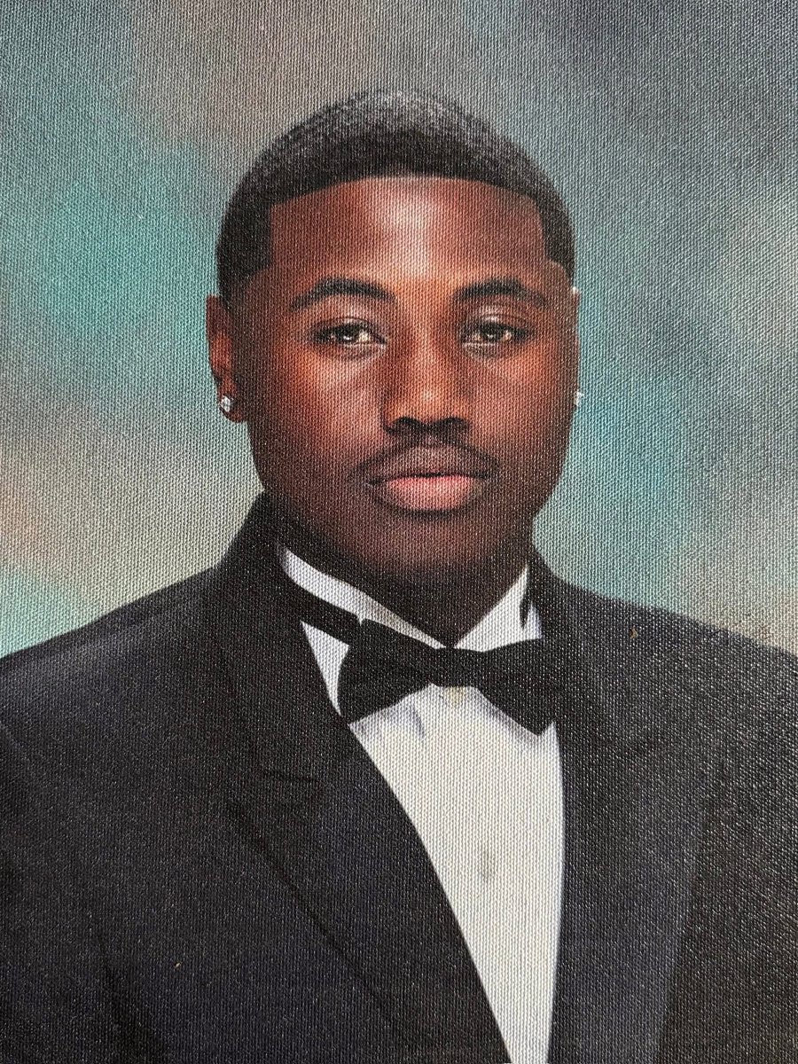 SouthElementar1's tweet photo. South Elementary would like to congratulate these former students on their graduation and academic achievements! #bestschoolever 🎓

Micah Isom- South Side Valedictorian 
Luke Benson- South Side Salutatorian
Brylin Beasley- JCM Valedictorian @JMCSchools @suptking @Nelsonvol https://t.co/YzCMgvRyXn
