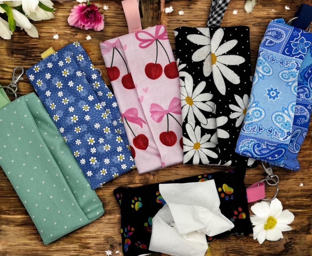 sewingfromsammy's tweet photo. Travel Tissue Holder: tissues at hand without bulky pack. Perfect for bag, car, or day out. Credit card slot and strap keep it secure and stylish. #Travel Tissue Holder #Essential Accessory #Sassy Chicks Crafting #Handmade #FunctionalStyle https://t.co/th5autbMeS