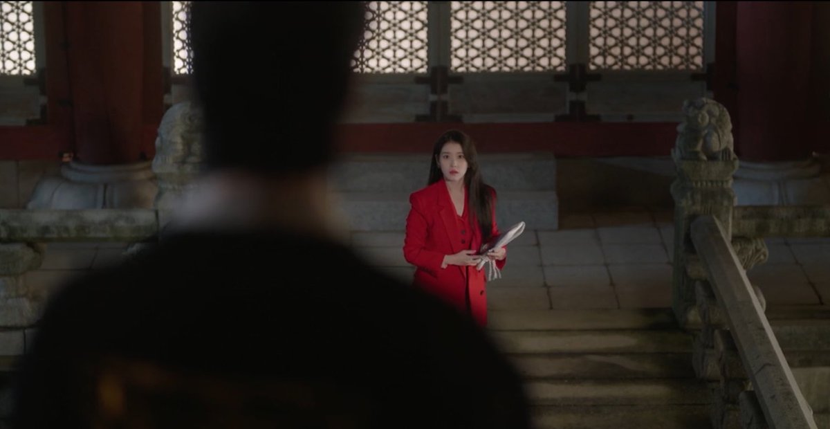 CitrocityB's tweet photo. It’s trueee. He rushed after her to recreate the moment when he first met her… pretending to not know her name. 😭
But now it’s obvious he played hard to get because he knows her competitive spirit. She’ll want something she can’t have. So yes, he chased after her. #perfectcrown https://t.co/NTygyVxisw