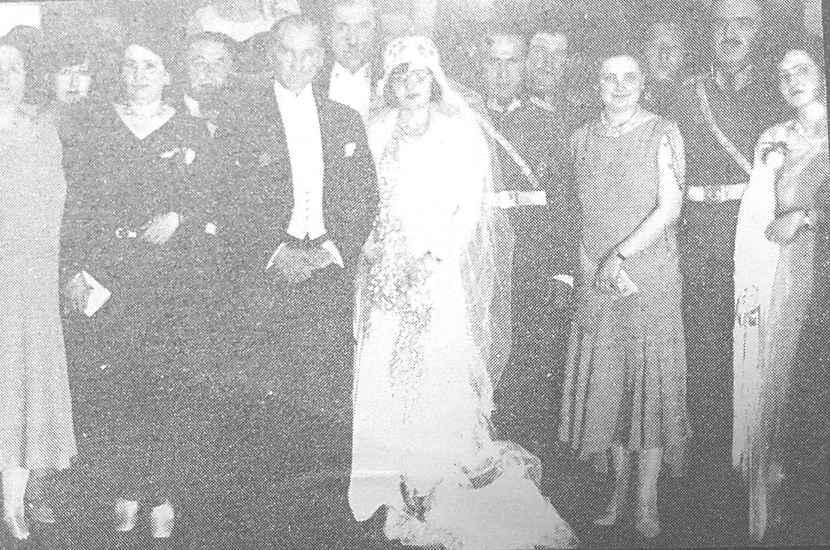 brahimDemirkaz3's tweet photo. Mustafa Kemal Atatürk, Afet İnan, İsmail Hakkı Tekçe, Ali Sait Akbaytogan ve katılımcı misafirlerle beraber Palas'ta düzenlenen Mareşal Fevzi Çakmak’ın kızı Nigar Hanım ile Şefik Bey’in nikah töreninde bulunması sırasında, Ankara.. 15 Mayıs 1930. https://t.co/wjs9wy0sTa