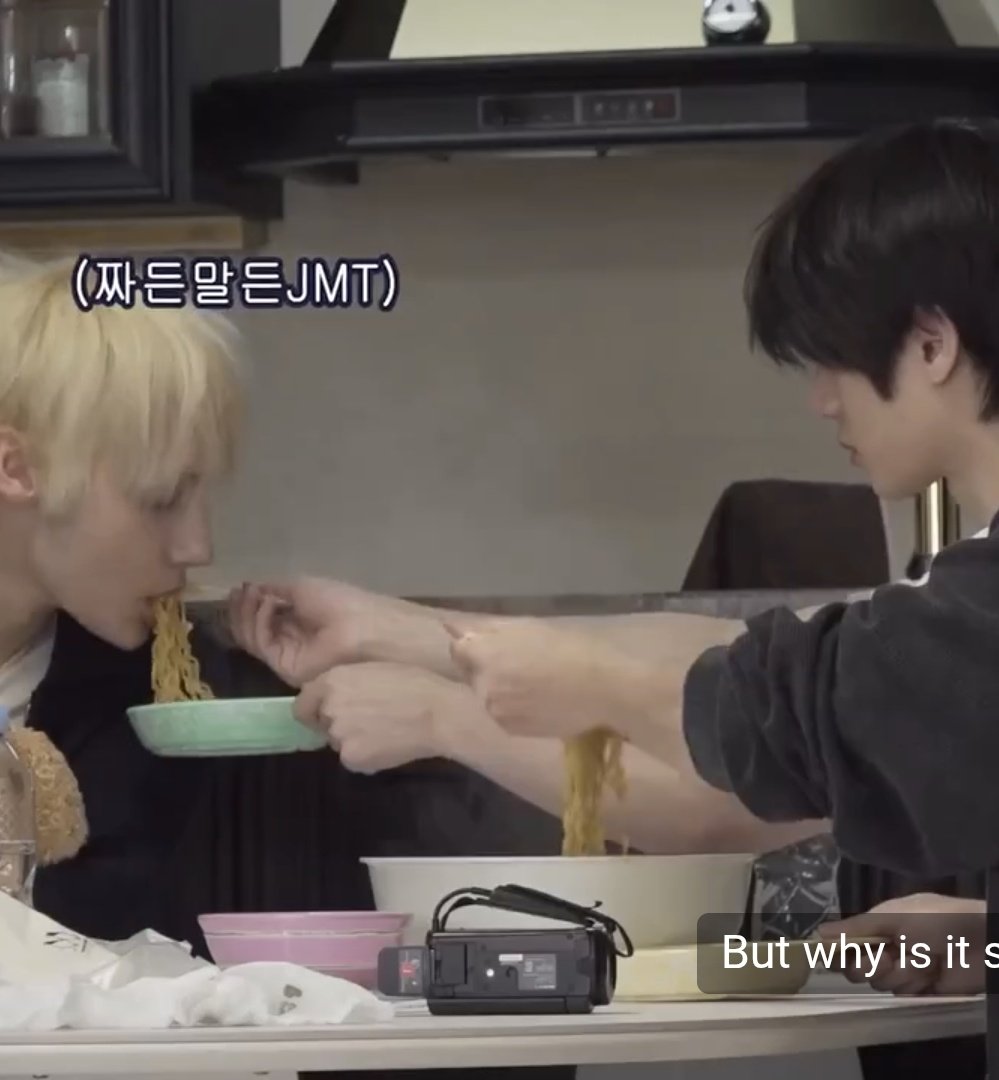 gyuningies's tweet photo. they were so couple.. kai was feeding the baby so beomgyu fed kai 🙏 https://t.co/yRd8JaVHGZ