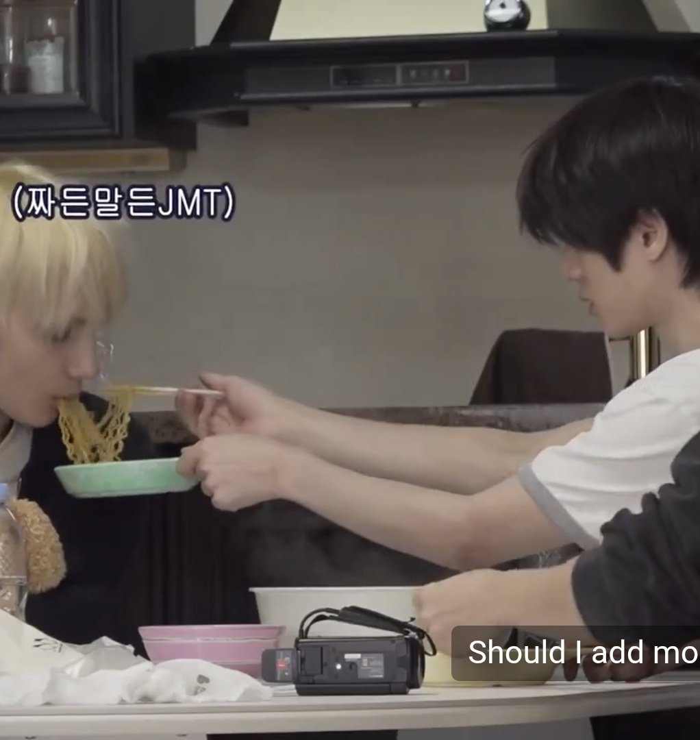 gyuningies's tweet photo. they were so couple.. kai was feeding the baby so beomgyu fed kai 🙏 https://t.co/yRd8JaVHGZ