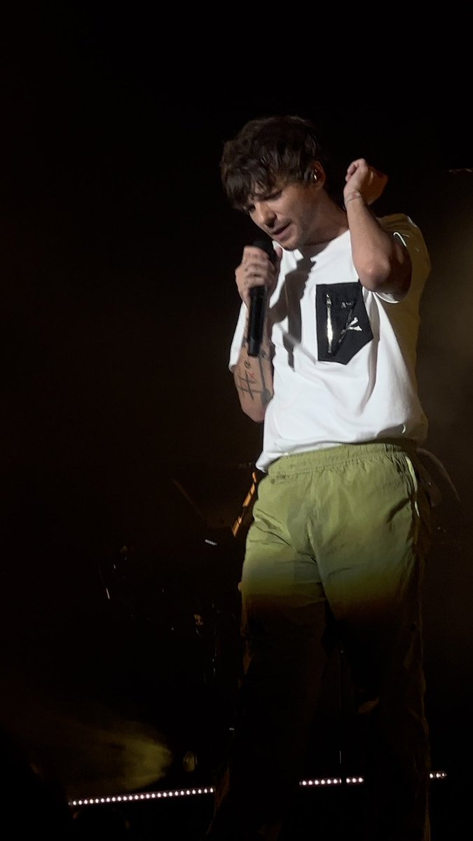 littlelxughter's tweet photo. Louis yo quería ser lucky again🤨 #LouisComeToPeru https://t.co/qCDtuB4ys2