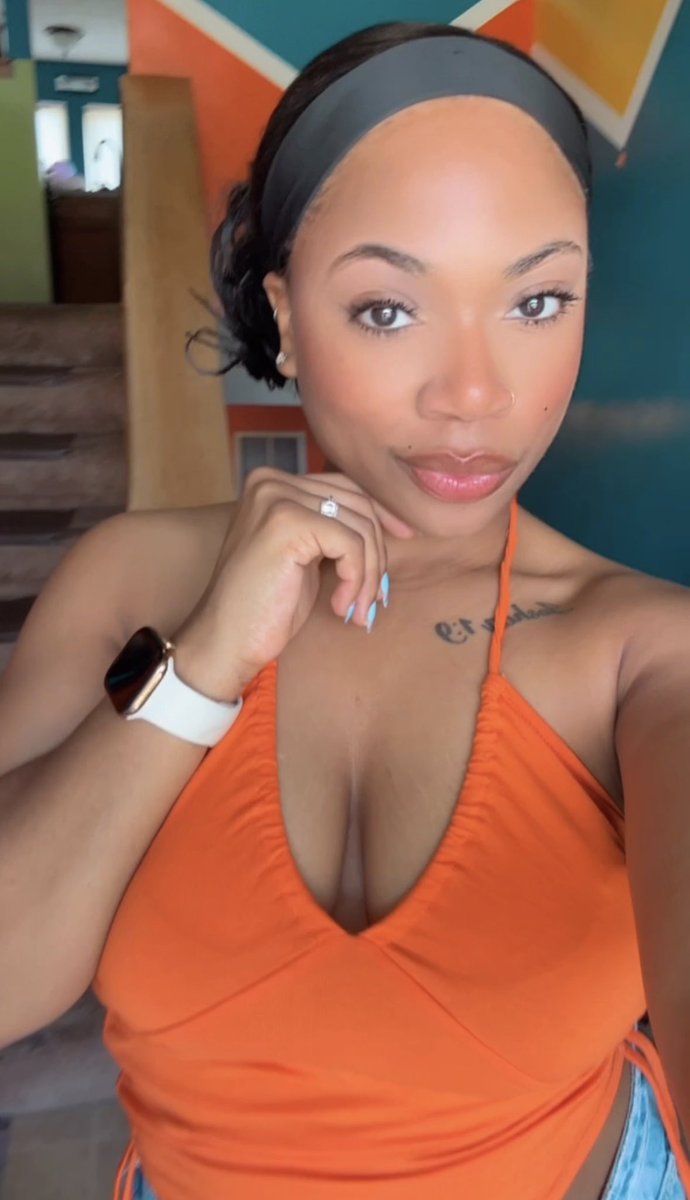 xBecomingRi's tweet photo. π€π #FineGirl #LookGoodFeelGood #TheOne #SunKissed #BlackQueen https://t.co/fjklWsDLai