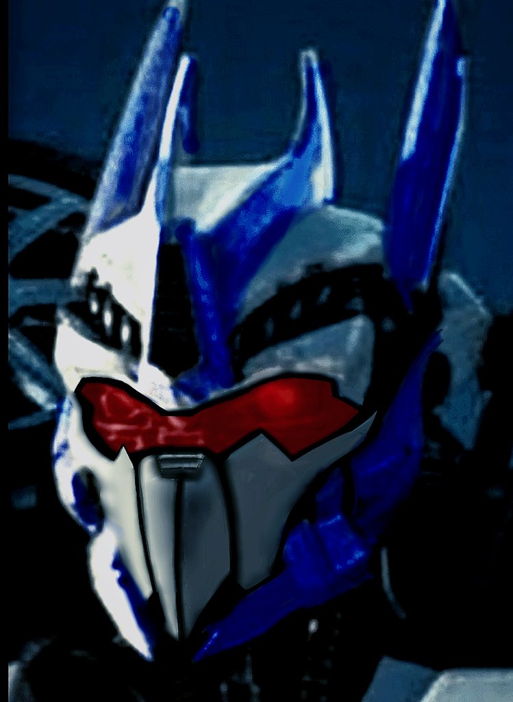 JAXORCIST2's tweet photo. (Very tastefully) edited DOTM Soundwave to have blue be his inner color in robot mode with the vehicle is still bright sliver https://t.co/qTftJY9ZMk