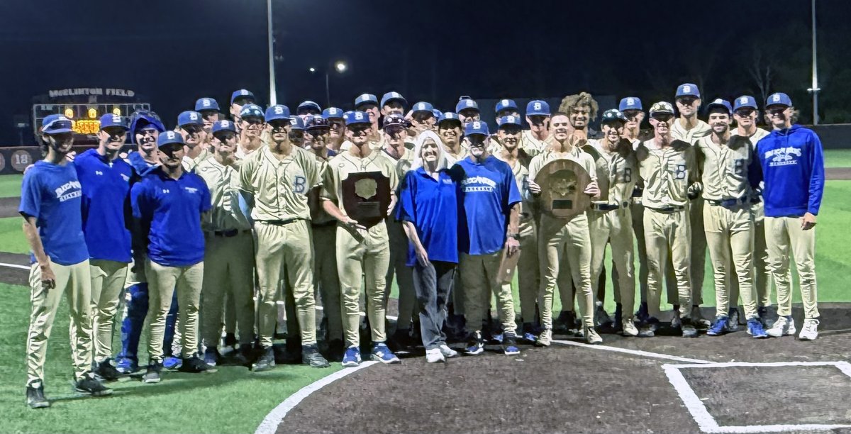 Blinn_Hensley's tweet photo. Congratulations to Coach Hart and this outstanding team! Looking forward to watching you play in Grand Junction! @JUCOWorldSeries @NJCAABaseball https://t.co/k4Uoz06tbW