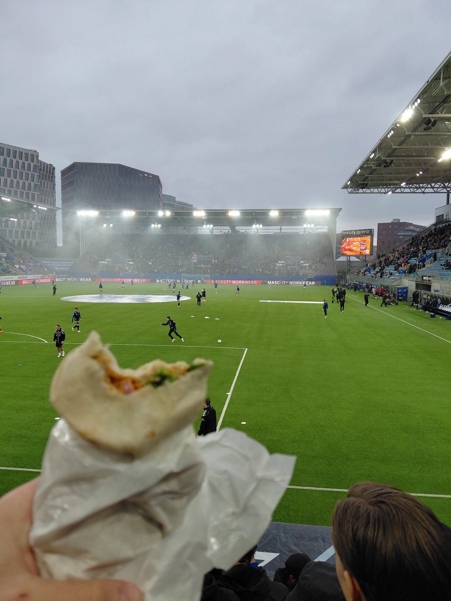 john_chen_69's tweet photo. Dem har kebab i kiosken på vålerenga kamp.
Veldig godkjent https://t.co/eiBwqGDP8U