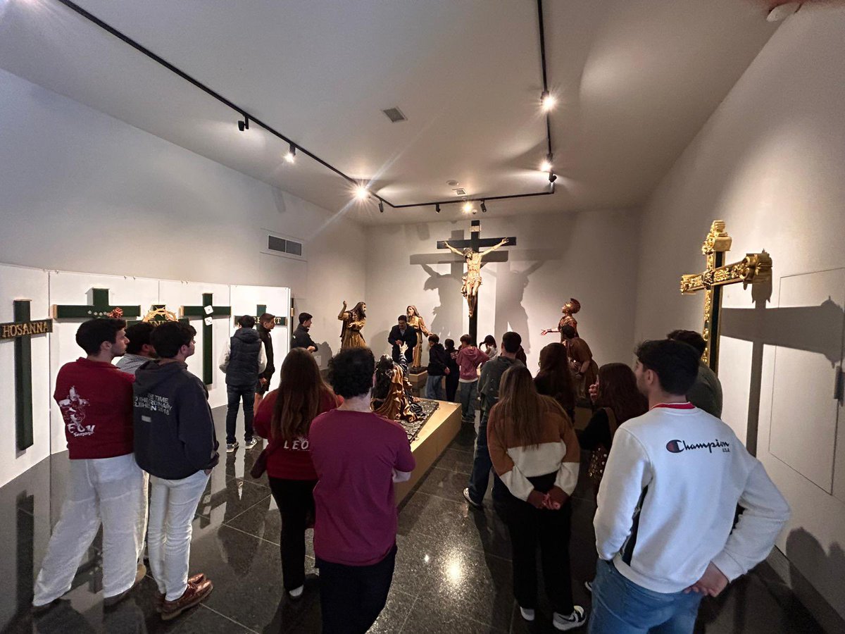 scdp_leon's tweet photo. Hoy ha tenido lugar el Encuentro Local de los @jovpapones en el Museo Diocesano y de Semana Santa. Jornada de convivencia donde han podido ver las diferentes instancias del Museo y han realizado diferentes actividades en la que han participado jóvenes de nuestra Cofradía. https://t.co/oTA1dVp5Ry