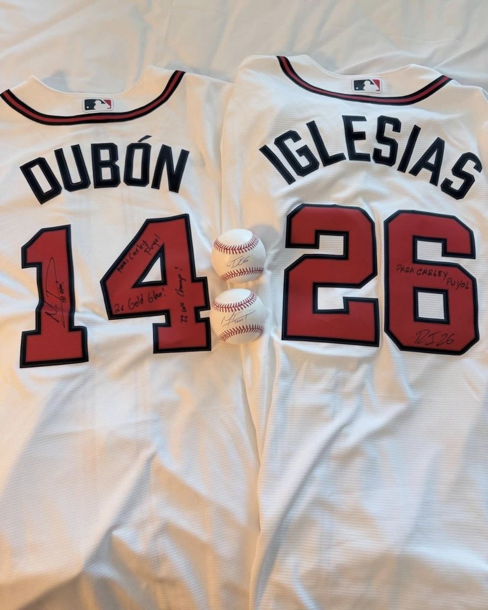 televicentrohn's tweet photo. Mauricio Dubón compartió un momento especial junto a Carles Puyol😱 durante el primer juego de béisbol del exBarcelona con los Atlanta Braves.
Donde el catracho le regaló una camiseta autografiada que el español agradeció con un “Gracias Mauricio Dubón” ⚾️ https://t.co/EkUIiERSe7