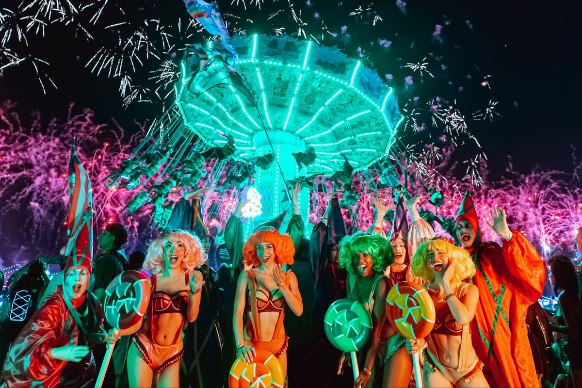 EDC_LasVegas's tweet photo. right where we're supposed to be with our EDC family 🤗 https://t.co/sfEmrNT7da