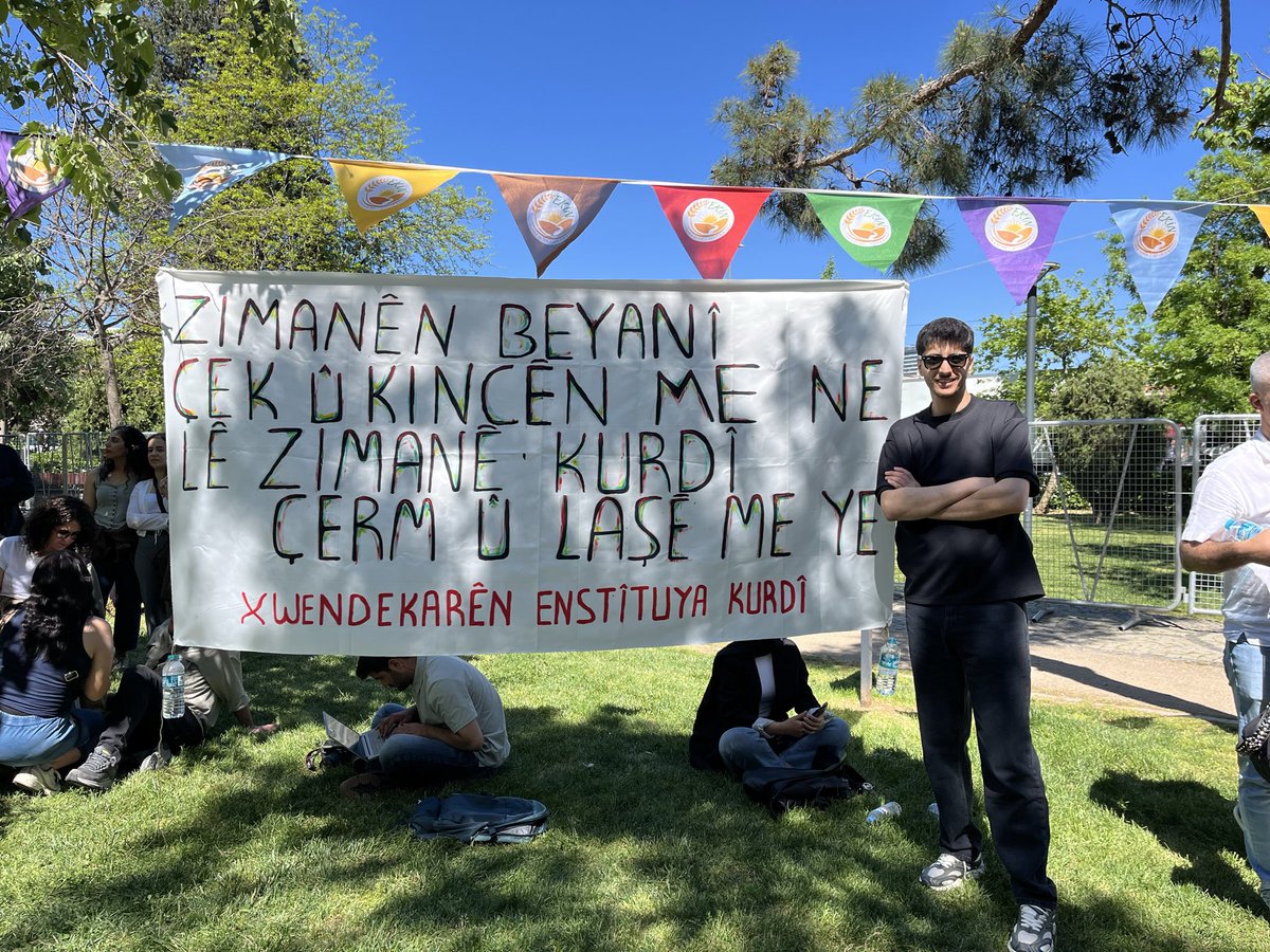 Botaniiko's tweet photo. Roja cejna zimanê Kurdî pîroz be https://t.co/KGOrOToWTU