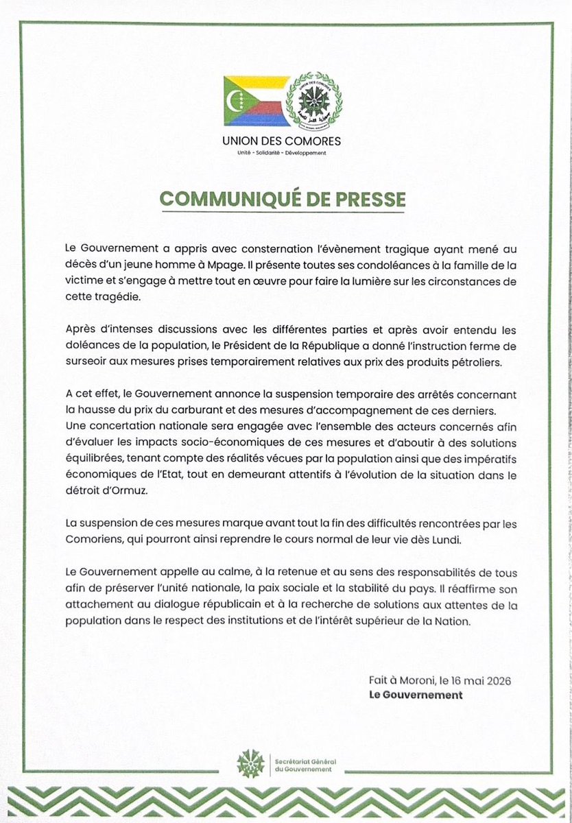 OMchangama's tweet photo. Le gouvernement comorien fait marche arrière sur la hausse des prix des carburants.

Après 6 jours de crise, le syndicat des transporteurs annonce la levée de la grève. https://t.co/1yoJvNDqbA