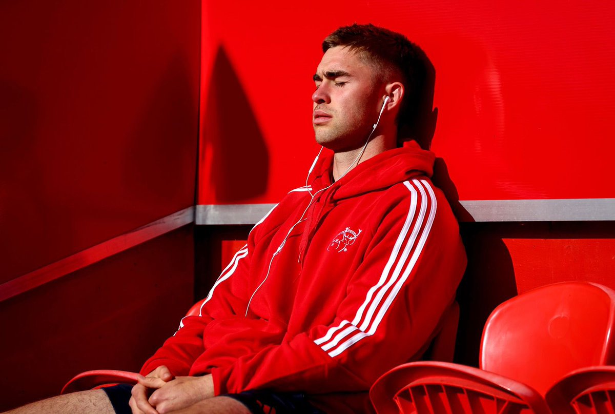 Munsterrugby's tweet photo. In the zone 🎧

#SUAF 🔴 | #MUNvLIO https://t.co/rECslPxcmW