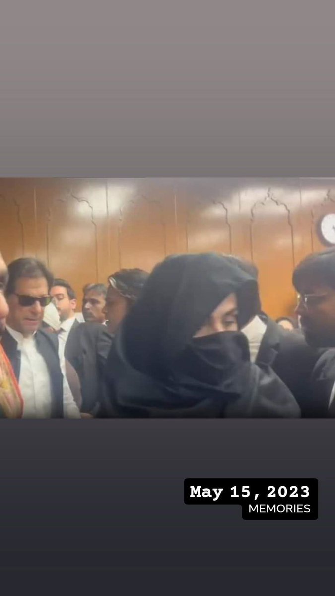 shamshergondal's tweet photo. قصہ "عین" کے "غین" ہونے کا: 

پچھلے دنوں ہمارے ایک کرم فرما، جو سیاست سے زیادہ ستاروں کی گردش اور حروفِ تہجی کے گورکھ دھندوں میں الجھے رہتے ہیں، بڑے رازدانہ انداز میں کہنے لگے، "قاسمی صاحب! آپ نے نوٹ کیا کہ پچھلے چند برسوں میں ہمارے ملک کا ستارہ 'عین' کے گرد گھوم رہا تھا؟" +++ https://t.co/vxxL9bDTac