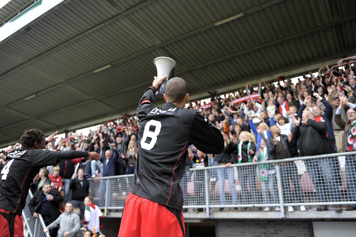 excelsiorrdam's tweet photo. Was jij erbij op 16 mei? 🖤❤️ https://t.co/mwTH2QVzzv
