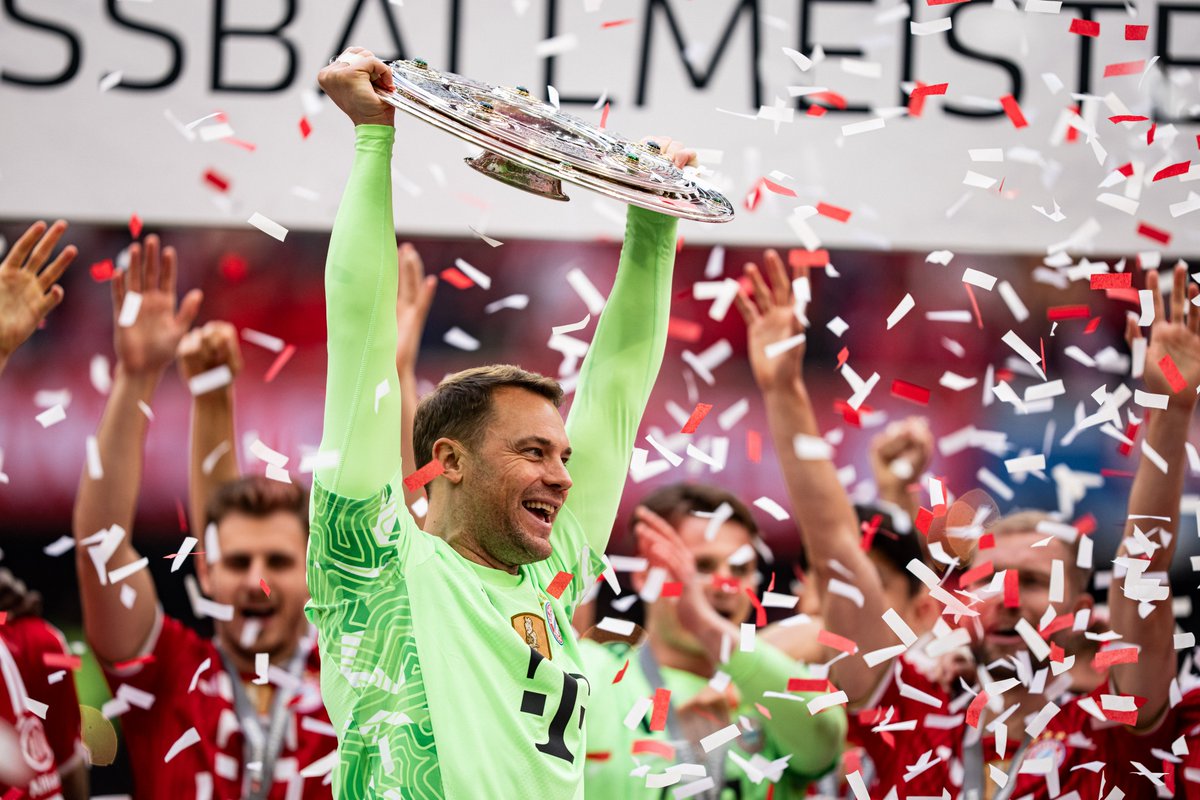 FCBayernAr's tweet photo. أنا في كتاب المجد أول صفحةٍ.. أبدًا أنا لا تنتهي صفحاتي

أعييت كاتبها فصاح مناديًا.. اخلد كبيرًا ماضيًا أم آتِ

وجعلت اسمي شامخًا متفاخرًا.. يرقى الكواكب يعتلي النجماتِ

شمسٌ أنا والآخرون كواكبٌ.. وأنا كبير القوم تلك صفاتي ✊🔴 https://t.co/Ksi3qV0gVw