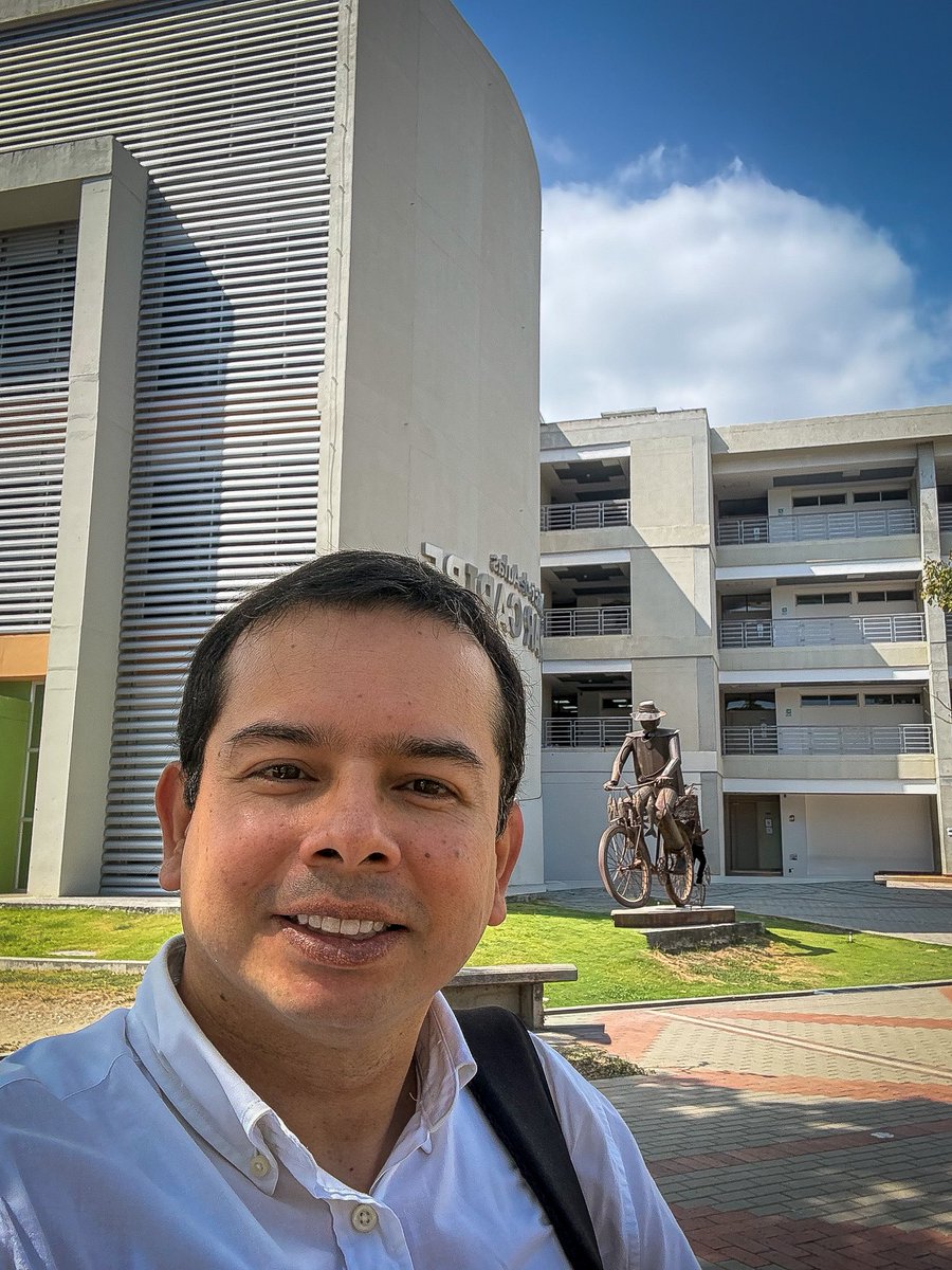 Richardparadaj's tweet photo. Asistí al IV Seminario Regional @ColombiaIcon, “Constitucionalismo e interculturalidad en el Caribe”. En las mesas paralelas presenté reflexiones sobre la desinformación electoral potenciada por inteligencia artificial como problema constitucional. Sin duda, una gran experiencia. https://t.co/vgTc8FRnPA