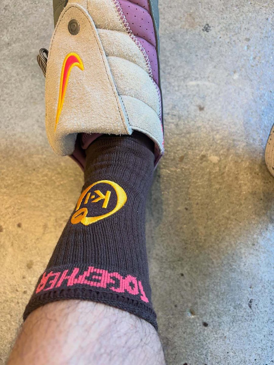 JustFreshKicks tweet media